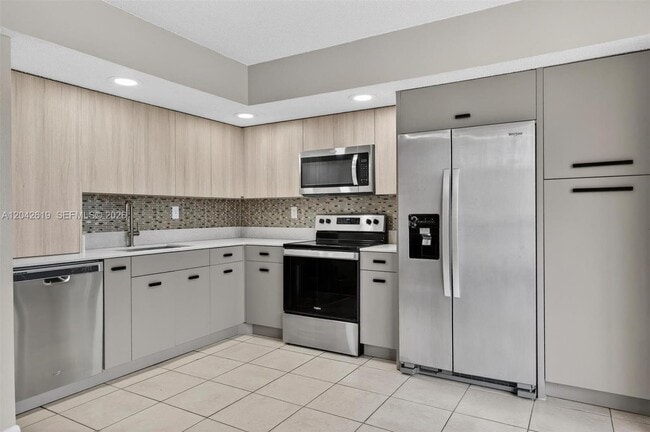 Building Photo - 8065 SW 107th Ave