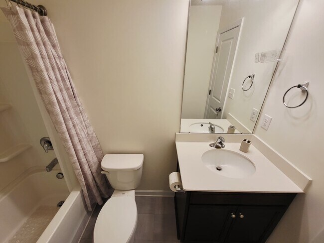 Building Photo - 597 Bloomover St