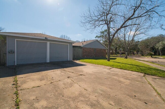 Building Photo - 8503 Braes River Dr