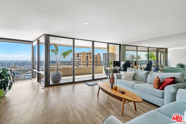 Building Photo - 4314 Marina City Dr