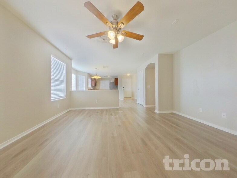 Building Photo - 25760 W Valley View Dr