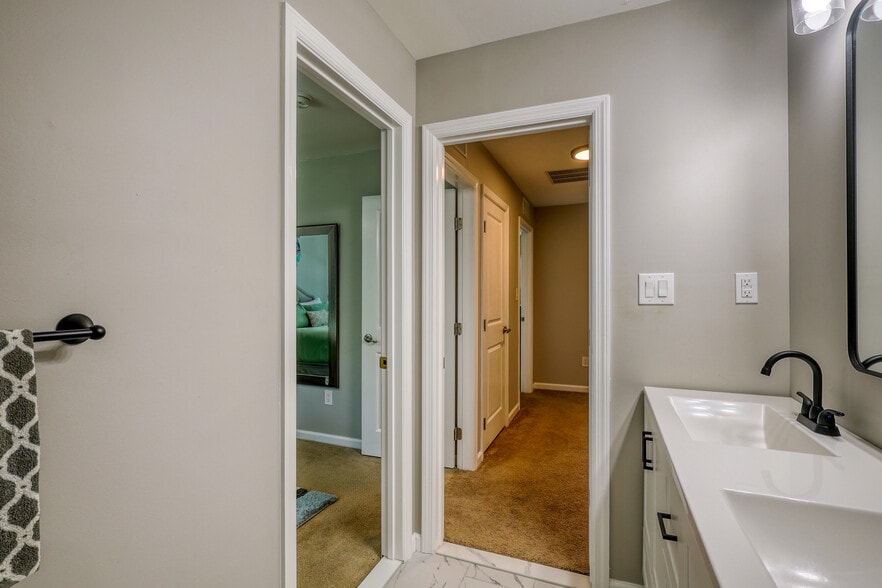 Jack&Jill bathroom - 1504 El Dorado Way