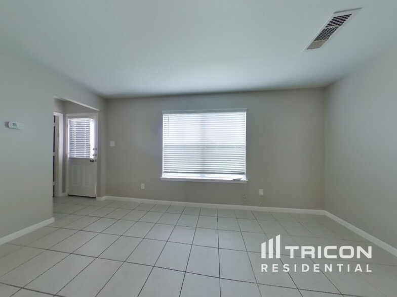 Building Photo - 904 American Monarch Dr