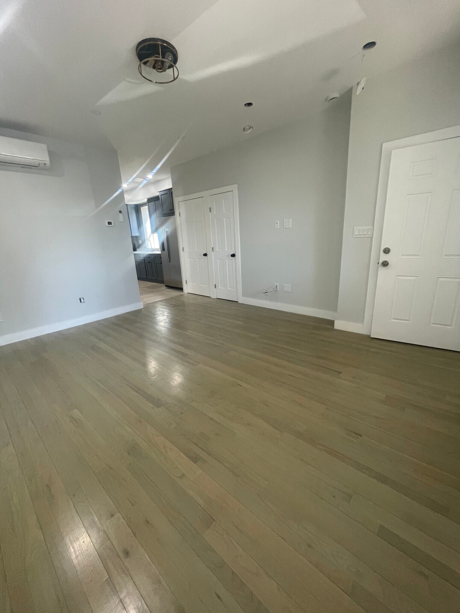 Building Photo - 25 Graves St