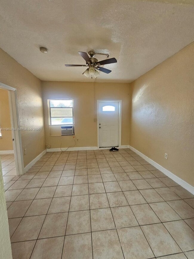 Building Photo - 2990 SW 15th Ave