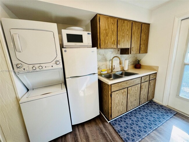 Building Photo - 5100 Rilma Ave