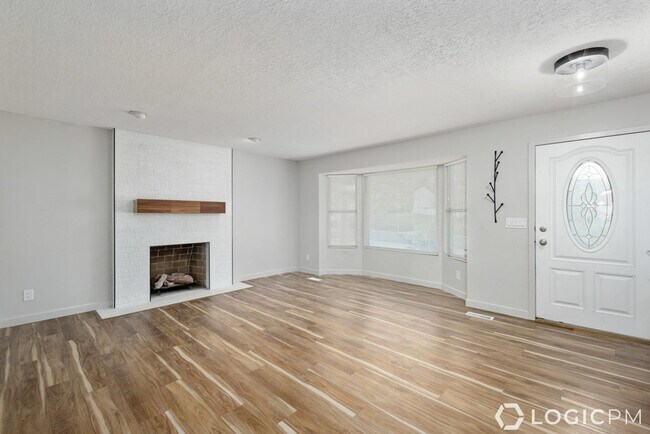 Building Photo - 10328 Countrywood Dr