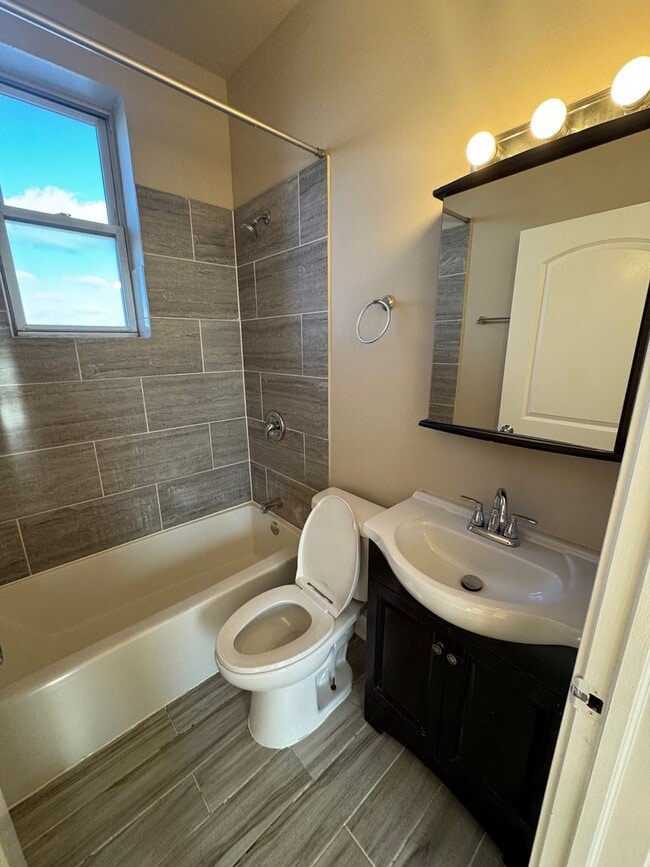 Building Photo - 6507 S Ingleside Ave