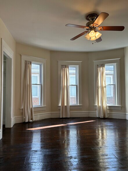 Building Photo - 503 W Allen St