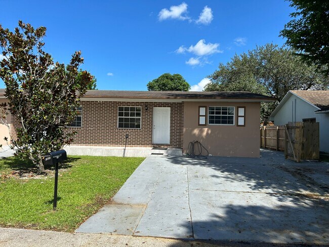 Building Photo - 1923 SW 99th Ter