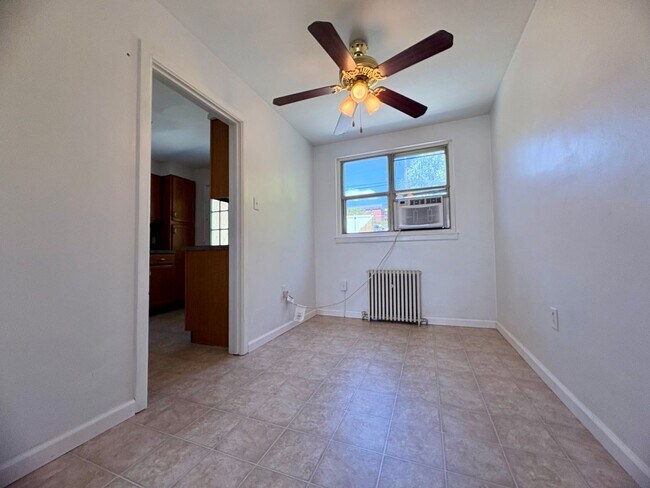 Building Photo - 2 Bedroom 1 Bathroom Townhome Available in Lancaster!