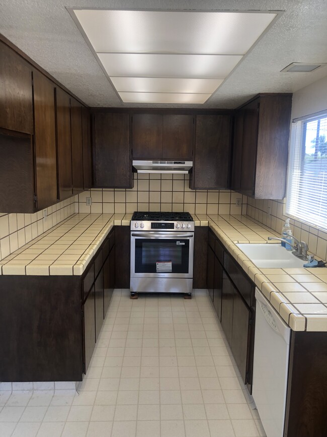 Kitchen - 2029 W 182nd St