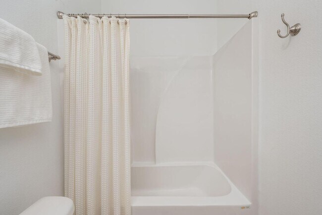 Building Photo - 667 Red Fern Rd