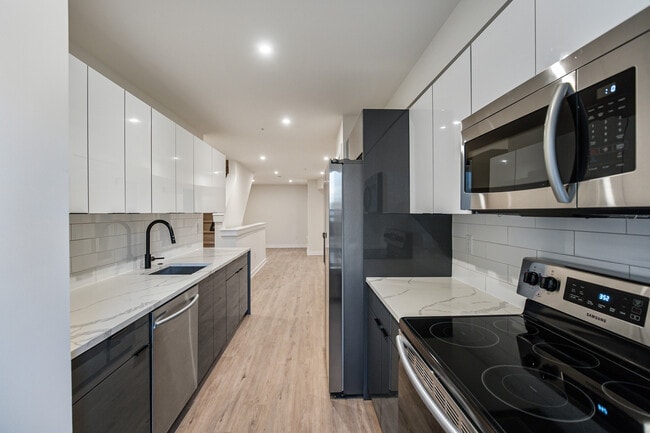 Building Photo - 933 N 29th St