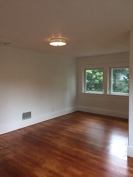 Building Photo - 2351 SE 51st Ave