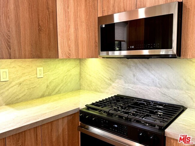 Building Photo - 1146 Hacienda Pl