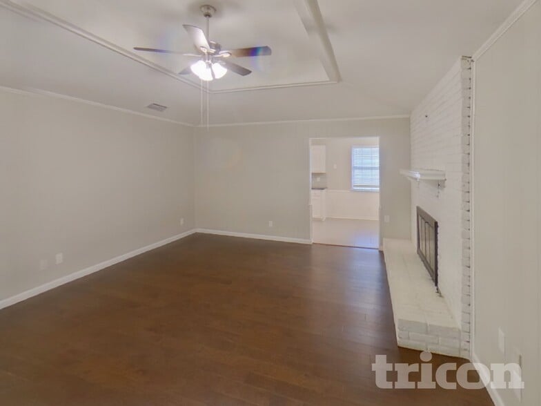 Building Photo - 600 Spring Willow Dr