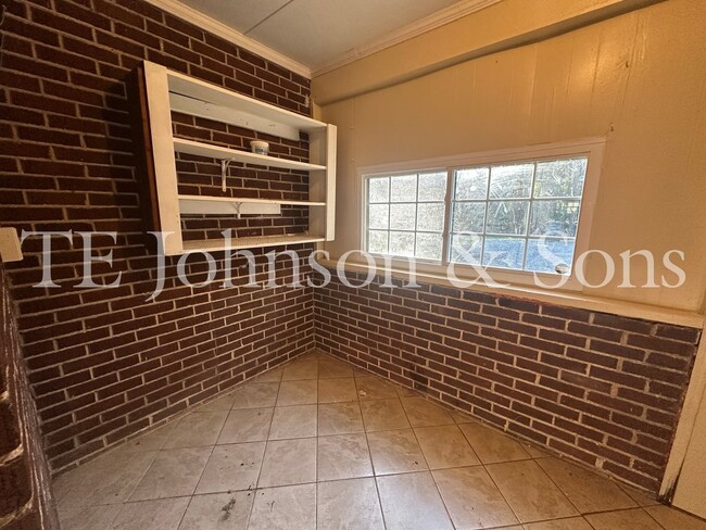 Building Photo - Charming Winston-Salem Home with Rocking C...