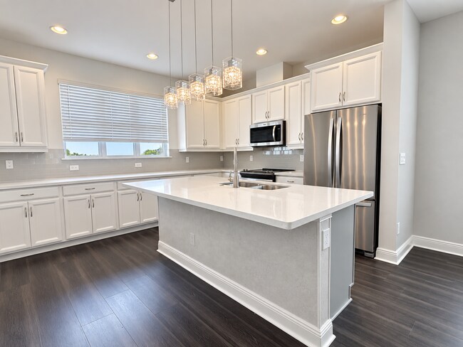 Building Photo - 6603 Calamondin Dr