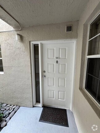 Building Photo - 2861 N Oakland Forest Dr