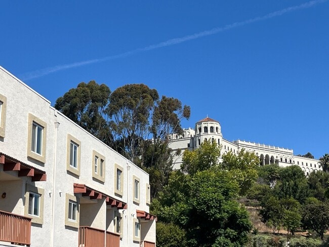 Building Photo - 5430 Linda Vista Rd