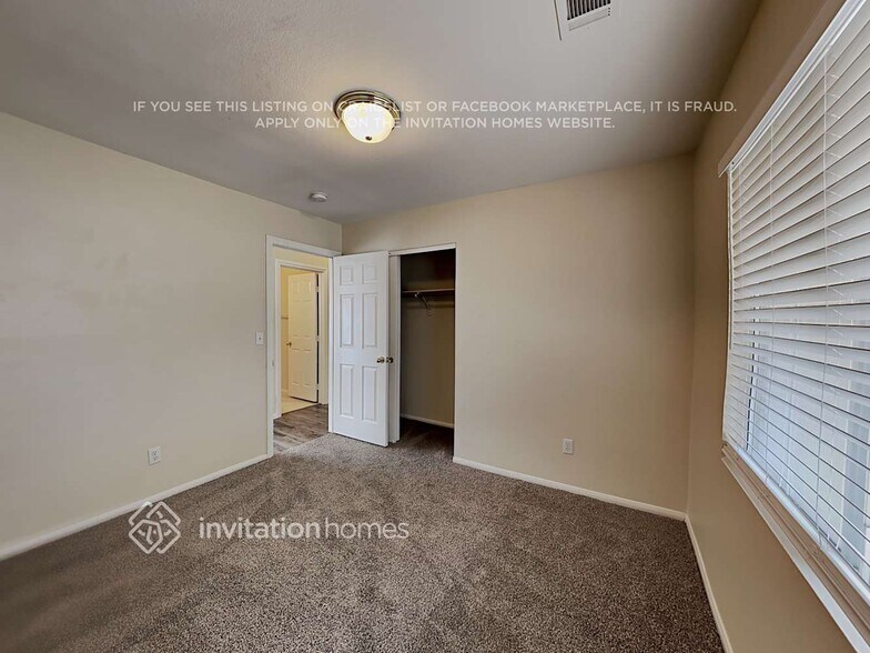 Building Photo - 2043 Babylon Mill St