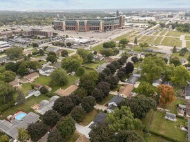 Building Photo - 1095 April Ln