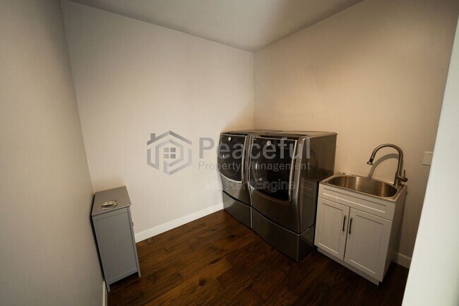 Building Photo - 1867 S Prairie Pond Rd