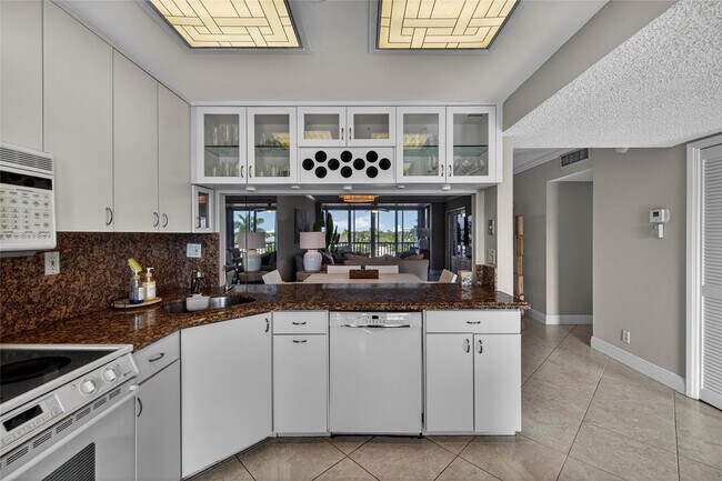 Building Photo - 3180 NE 48th Ct