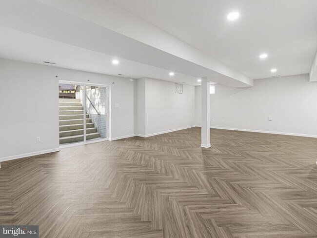 Building Photo - 45370 Barefoot Dr