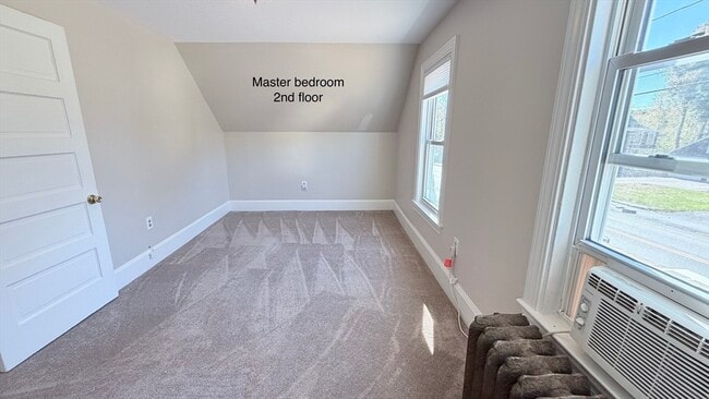 Building Photo - 391 Commercial St