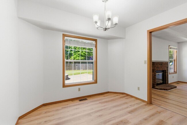 Building Photo - Nixa 3 bed 2 bath 2 car garage home!