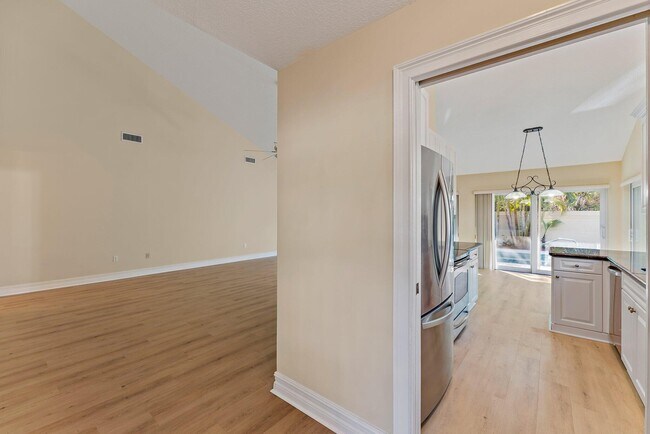 Building Photo - 118 Knoll Way