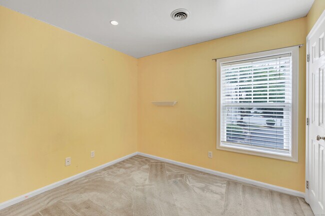 Building Photo - 163 Otis St