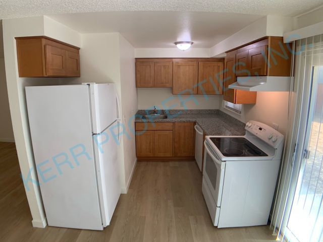 Building Photo - Charming 3-Bed Retreat with 2 Full Baths in Portland's Heart – 1000 Sq Ft of Comfort!