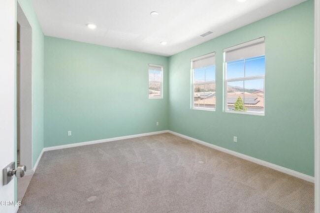 Building Photo - 528 Tibbetts St