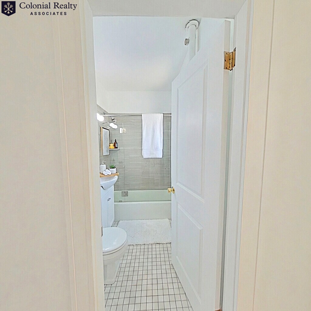 Building Photo - 2031 Commonwealth Ave