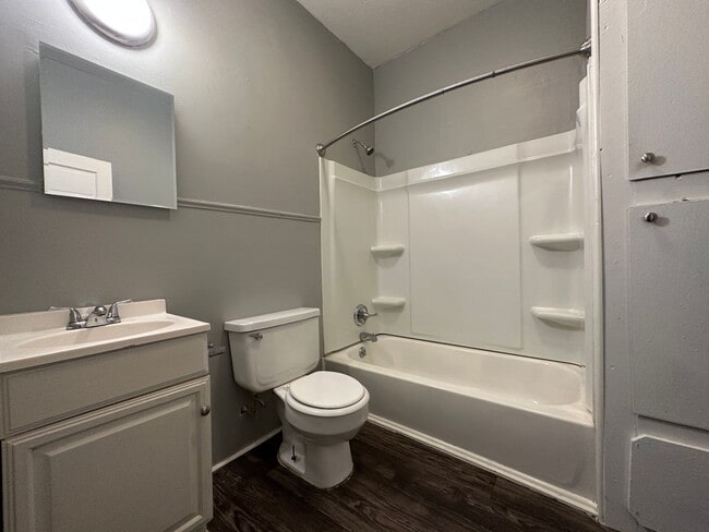 Building Photo - 910 S 19th St