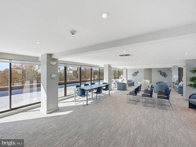 Building Photo - 4390 Lorcom Ln