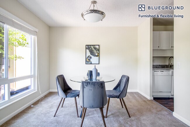 Building Photo - 1824 Oak Creek Dr