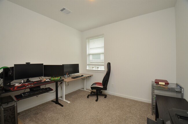 Building Photo - 1696 Daylight Lk Dr