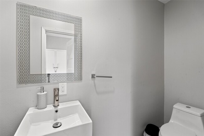 Building Photo - 5027 Wigton Dr