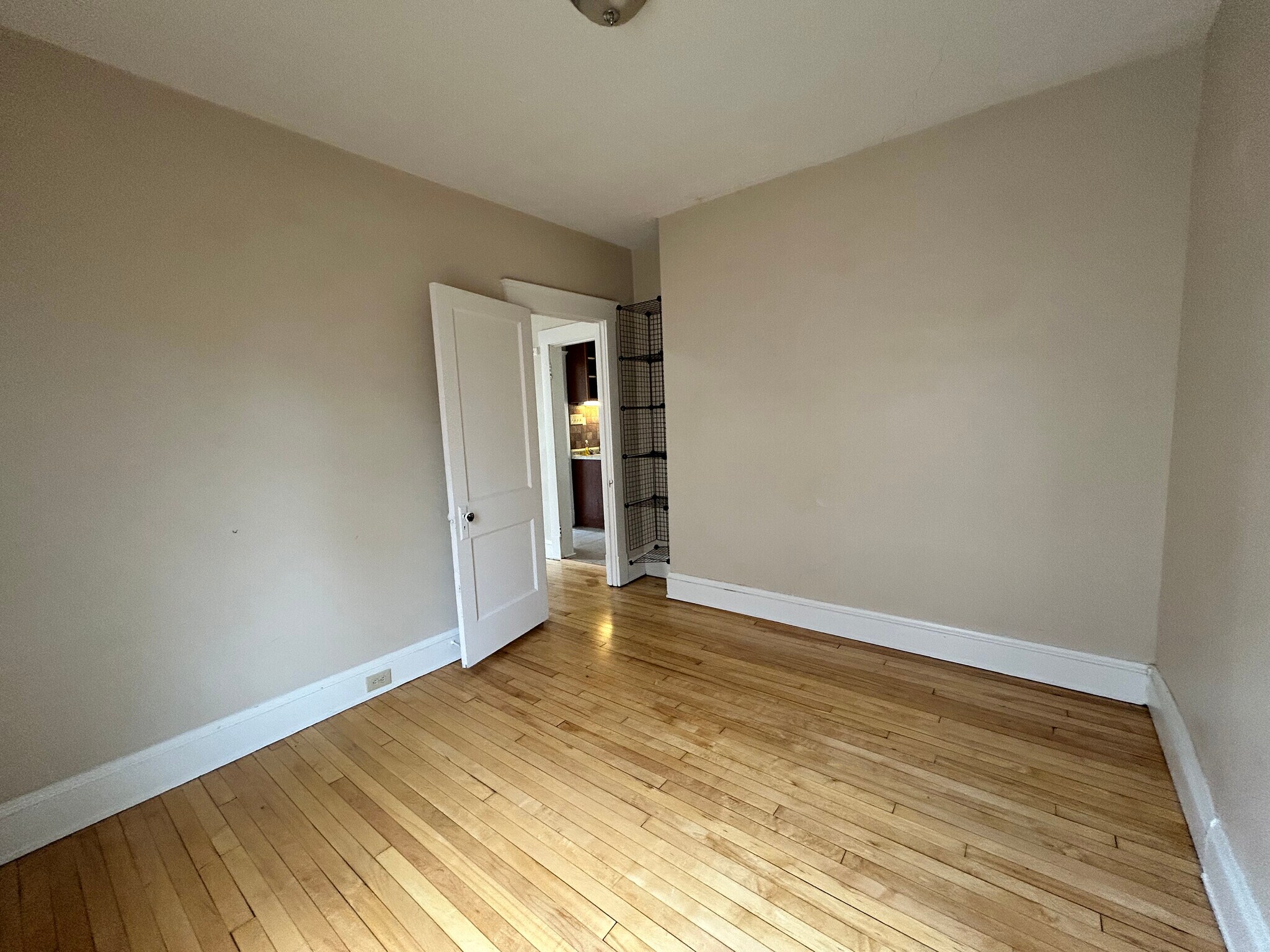 Building Photo - 1566 Ridgewood Ave