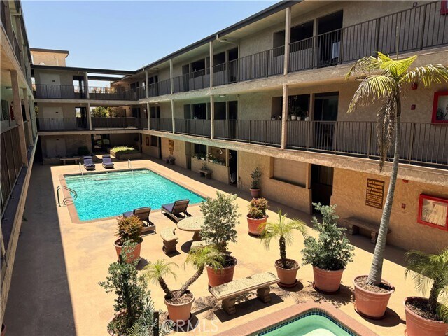 Building Photo - 2501 W Redondo Beach Blvd