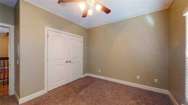 Building Photo - 3102 Fairdale Oaks E