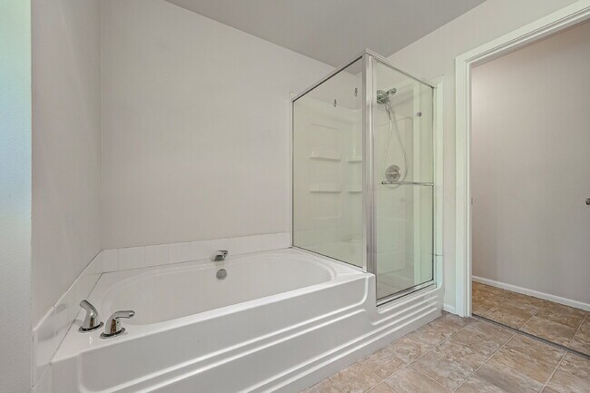 Building Photo - This is a beautiful property in the Savana...