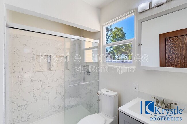 Building Photo - 1616 Fern Pl