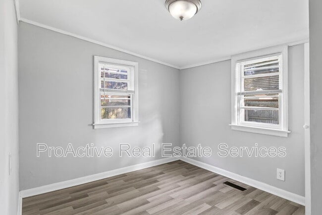 Building Photo - 1217 Hull St