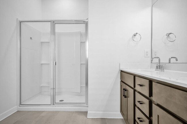 Building Photo - Modern Living in Bellevue