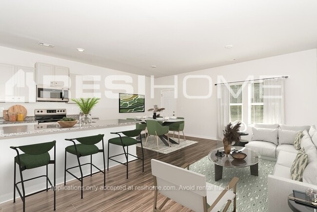 Building Photo - 307 Oakwood Dr NW